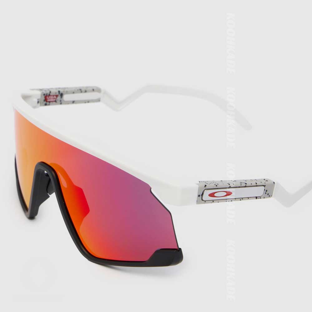 عینک اوکلی 3 لنز OAKLEY BXTR WHITE | عینک آفتابی | عینک دودی | عینک ورزشی | عینک کوهنوردی | خرید عینک آفتابی | قیمت عینک دودی | عینک اقساطی | عینک مردانه | عینک زنانه | عینک جدید | عینک اورجینال | عینک اصل | عینک لنز